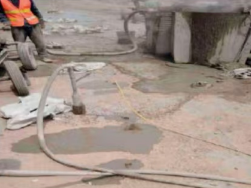 淮阳水泥混凝土路面板底注浆技术 路面脱空注浆整治方案