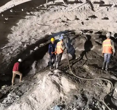 淮阳隧道拱顶带模注浆料，微膨胀注浆料的特点及施工工艺